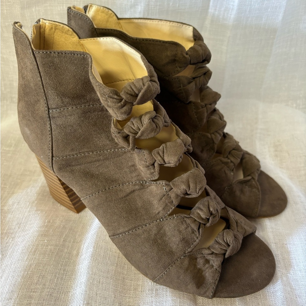 Metaphor stacked block heel knotted open toe "Knottie" dark brown shoes SZ 6.5